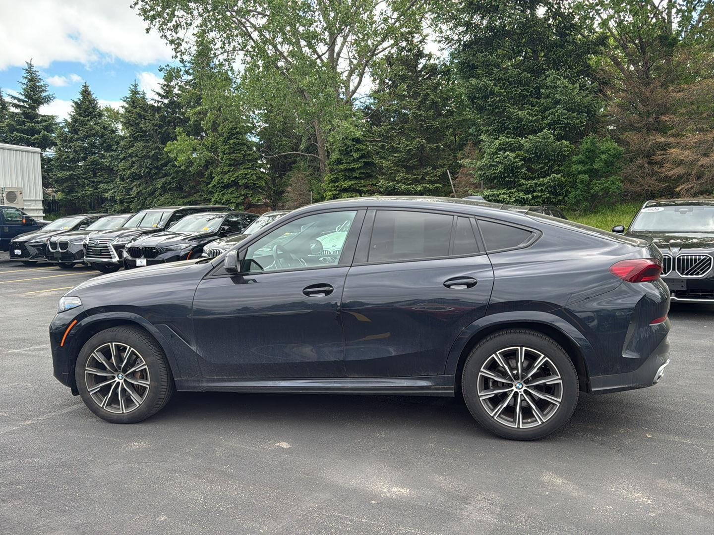 Used 2024  BMW xDrive40i image 6