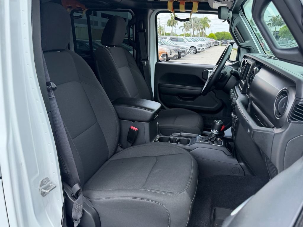 Used 2022 White Jeep Willys image 18