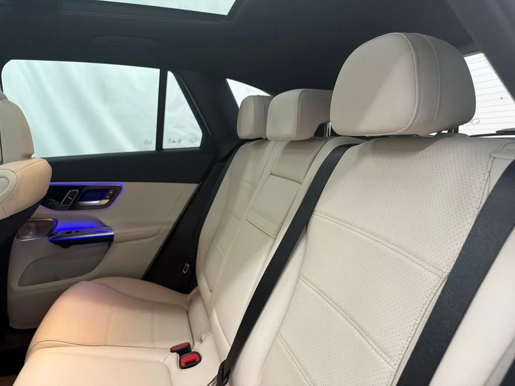 New 2027 White Mercedes-Benz GLC 300 image 18