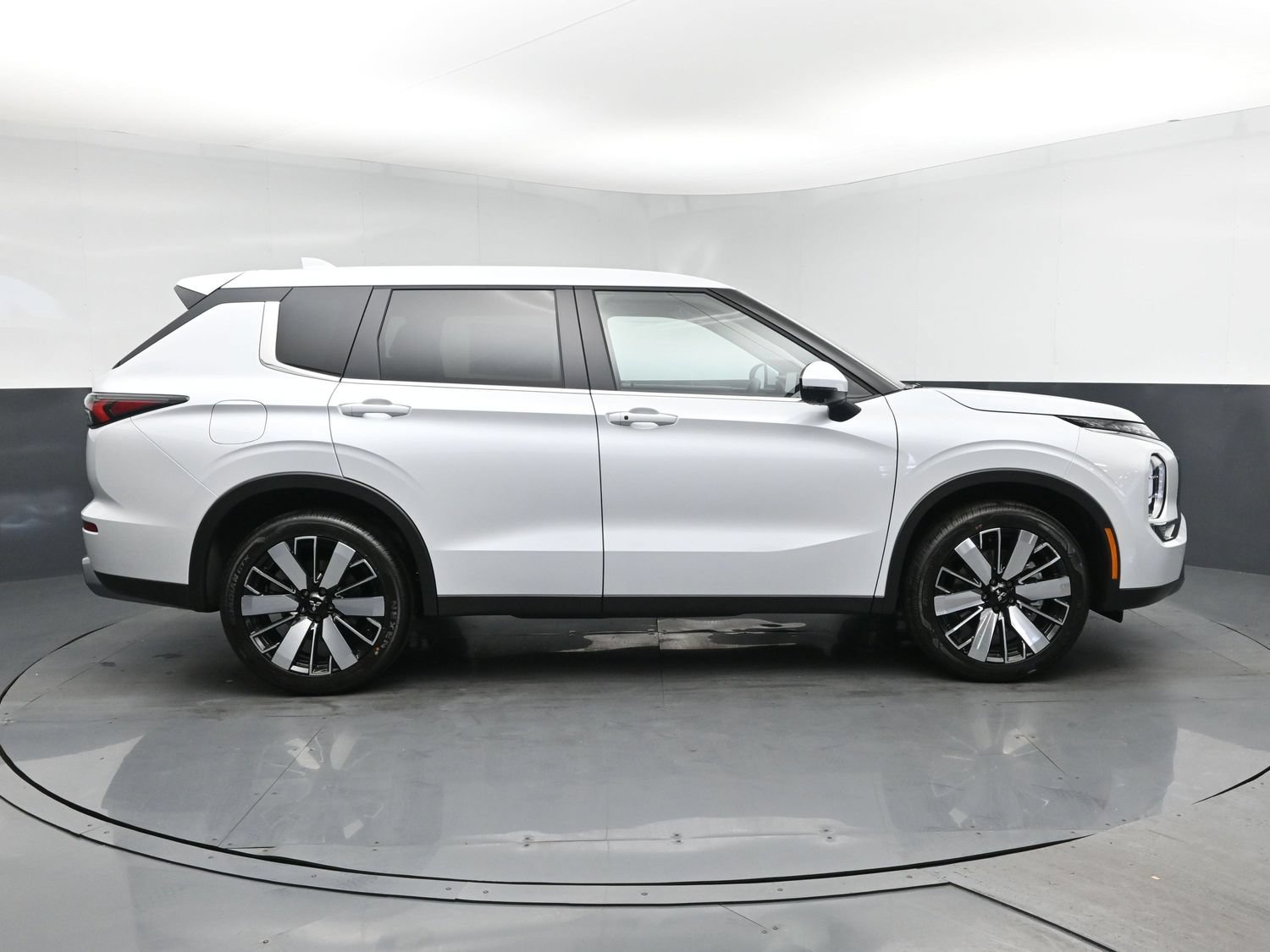 New 2026 White Mitsubishi SE 1.5T 2WD image 3