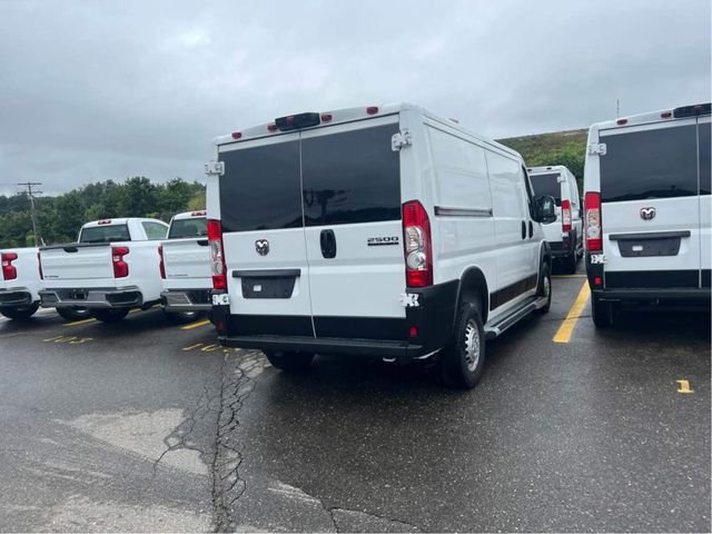 Used 2025 White Ram Base image 2