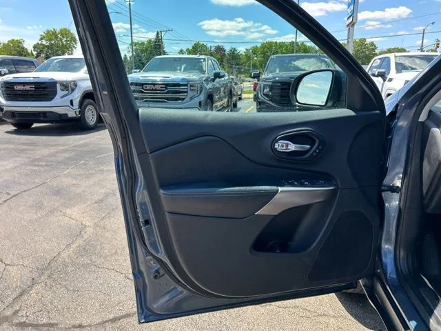 Used 2020 Blue Jeep Limited image 14