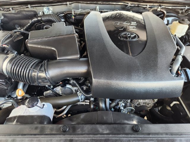 Used 2022 Silver Toyota SR5 image 31
