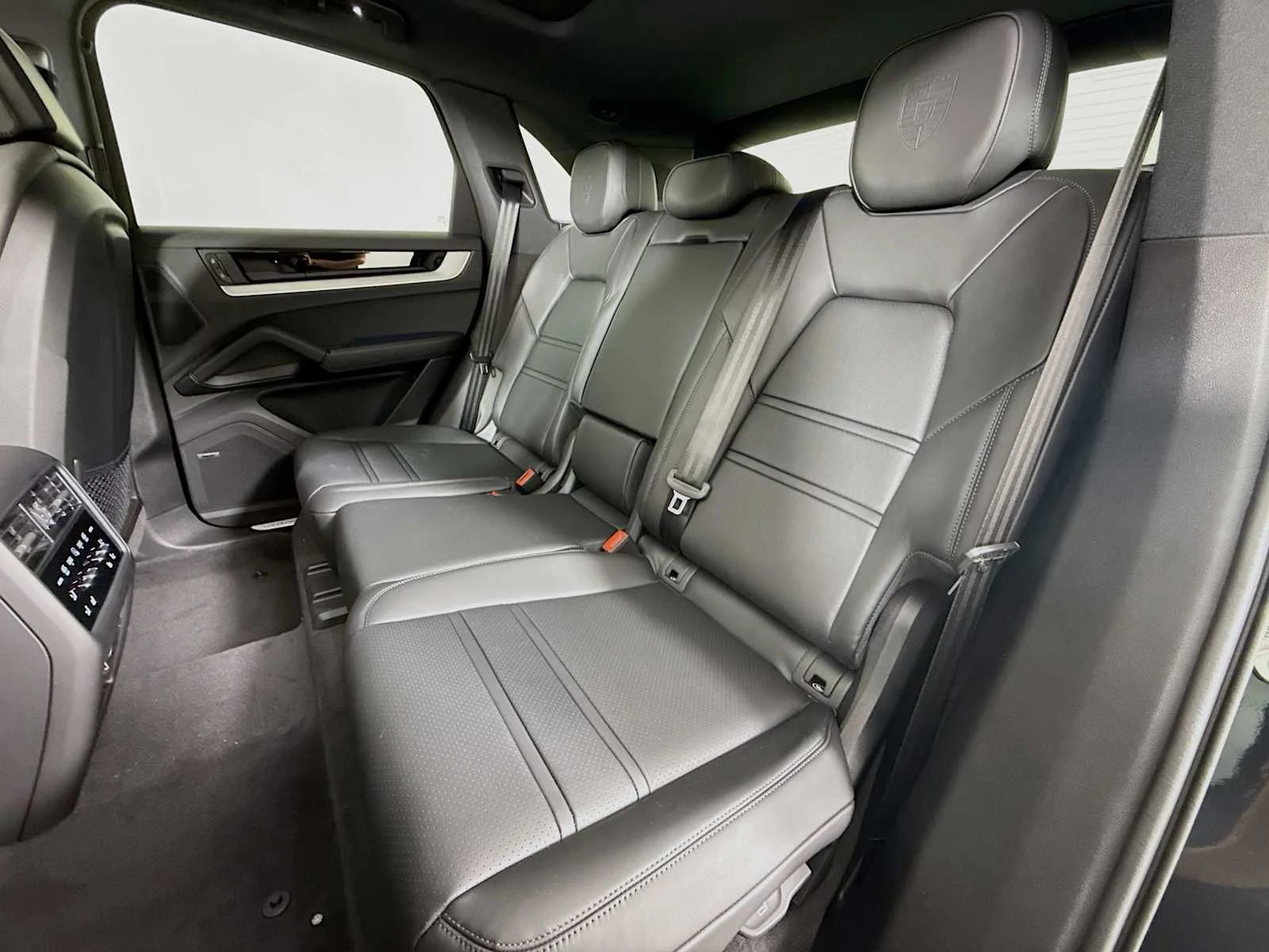 New 2026 Chromite Black Metallic Porsche E-Hybrid image 23