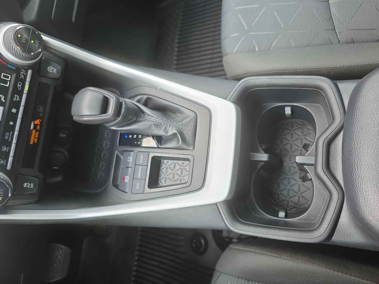 Used 2022 White Toyota XLE image 25