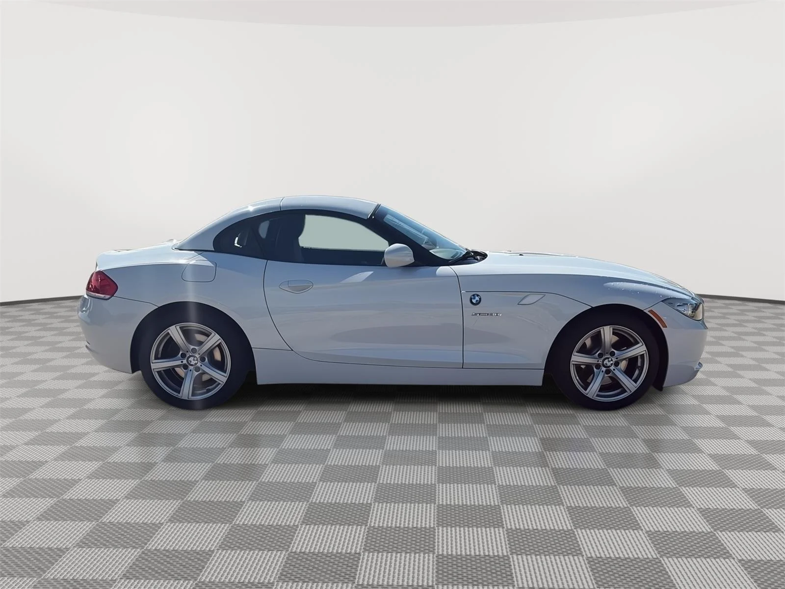 Used 2011 Alpine White BMW sDrive30i image 2