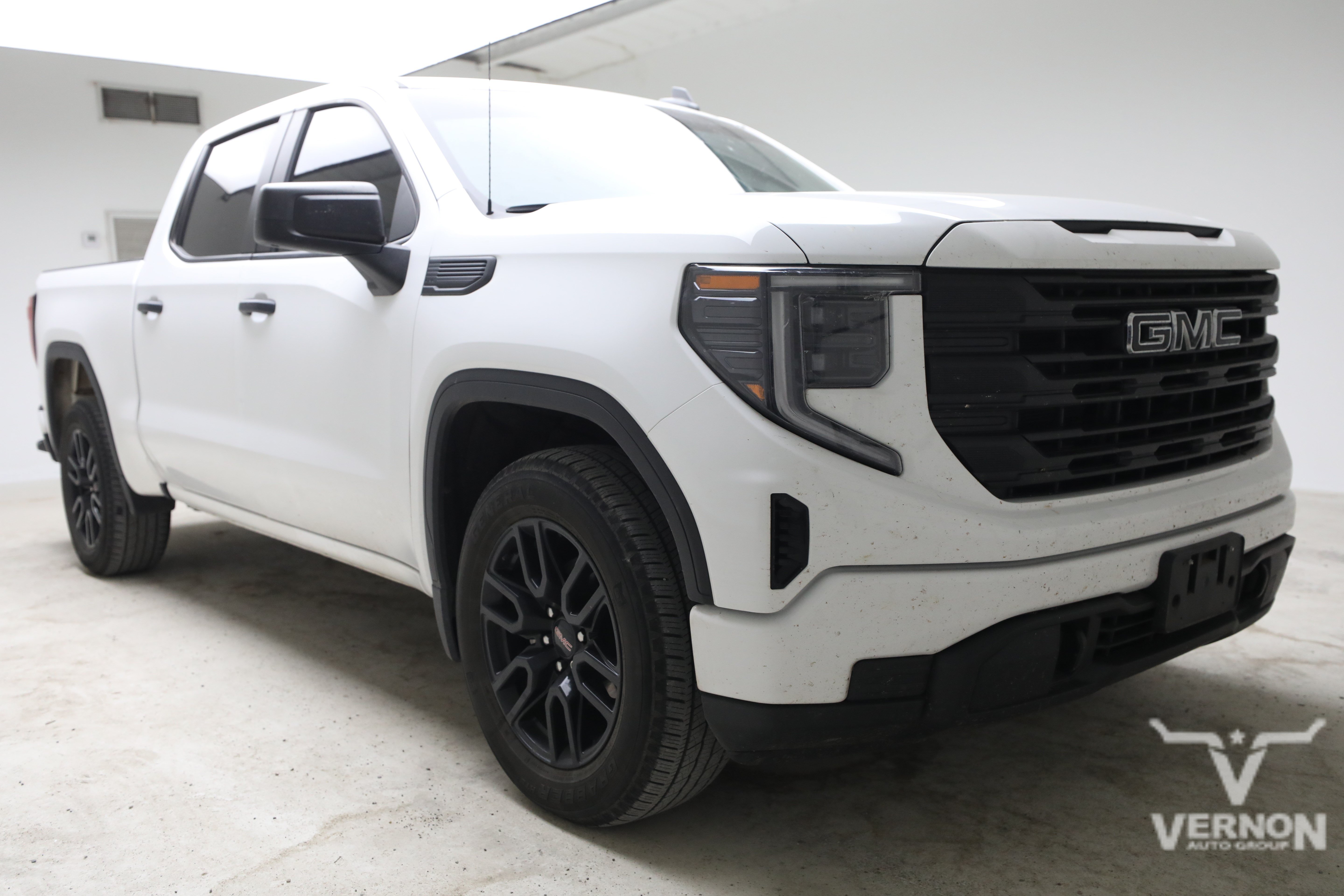 Used 2024 Summit White GMC Y image 6