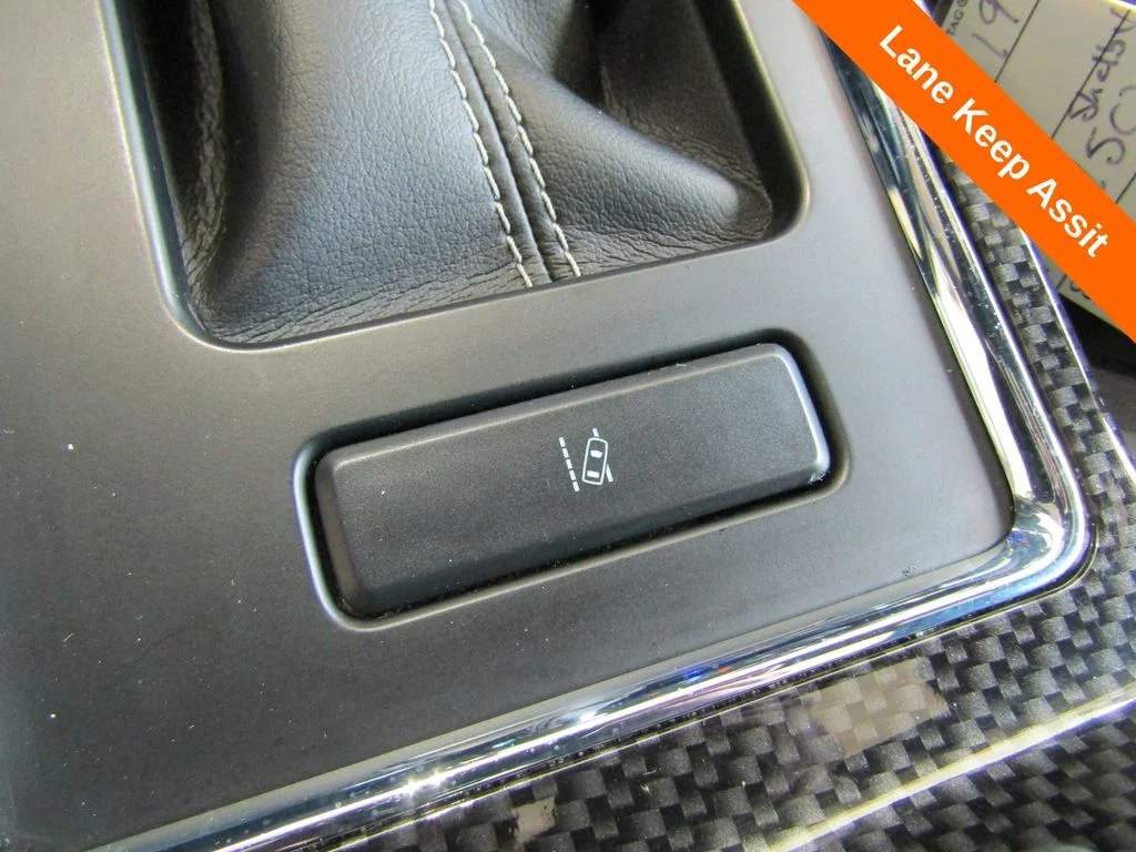Used 2019  Ford Lariat image 23