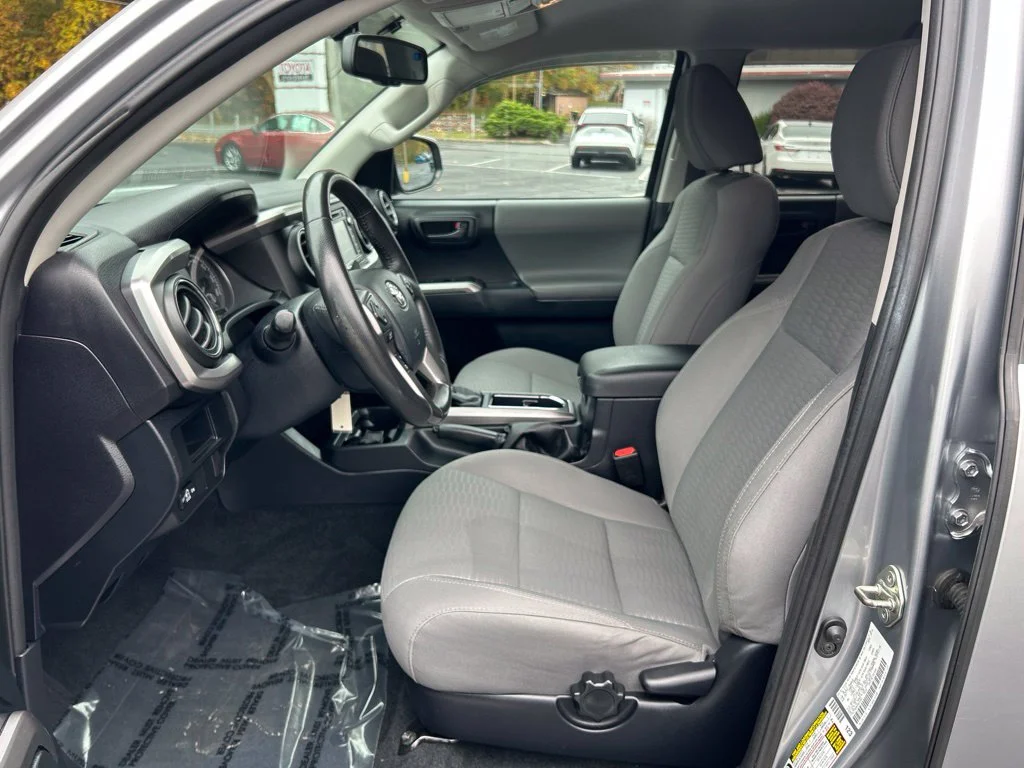 Used 2017 Silver Toyota SR5 image 9