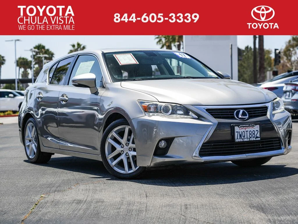 2017 Lexus CT 200h 200h's photo
