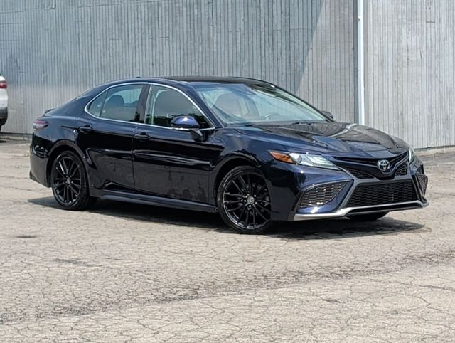 Used 2022  Toyota XSE image 11