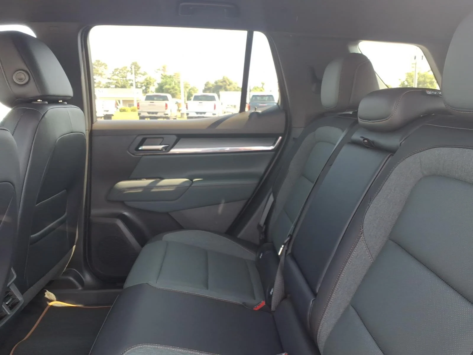 2027 GMC Terrain AT4 - Photo 7