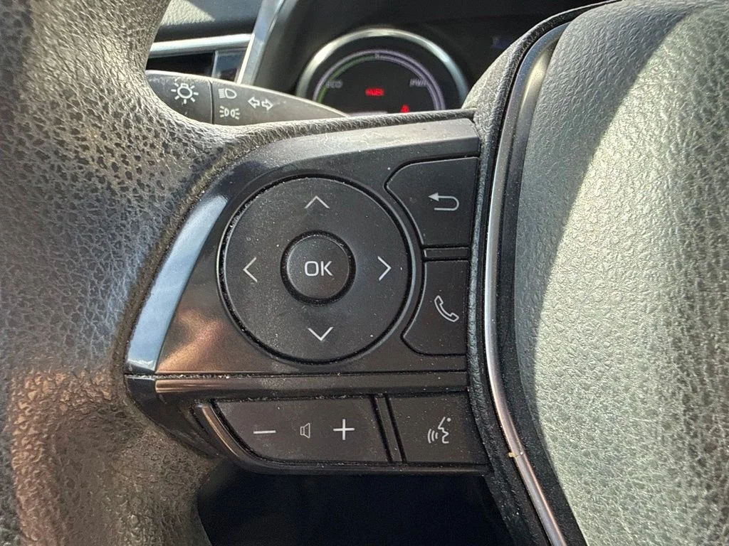 Used 2018 Super White Toyota LE image 20