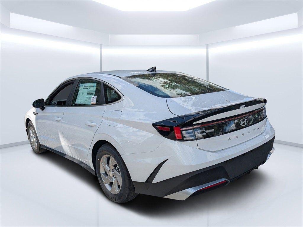 New 2026 White Hyundai SE image 5