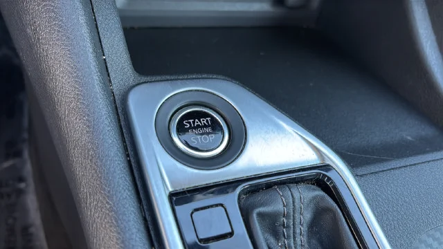 Used 2025  Nissan SV image 28