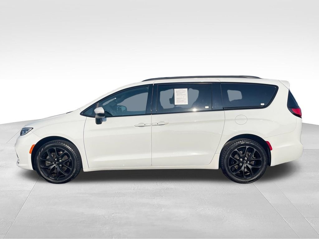 Used 2023 White Chrysler Touring L image 2