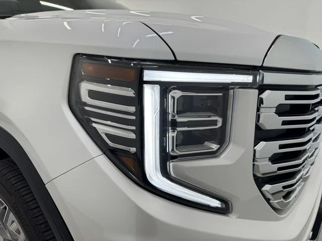 Used 2025 White Frost Tricoat GMC Denali image 32