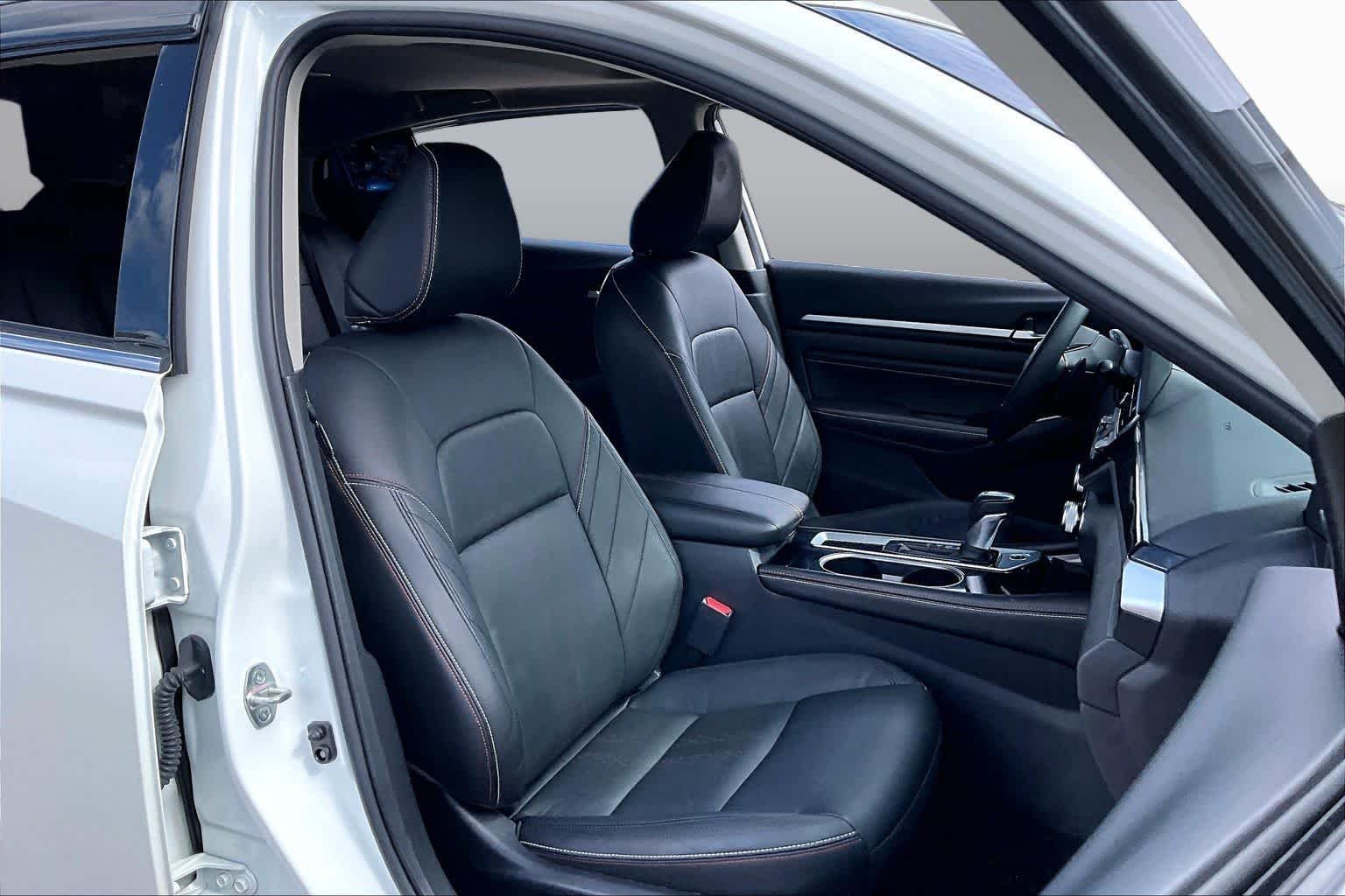 Used 2023 Pearl White Tricoat Nissan 2.5 SR image 9