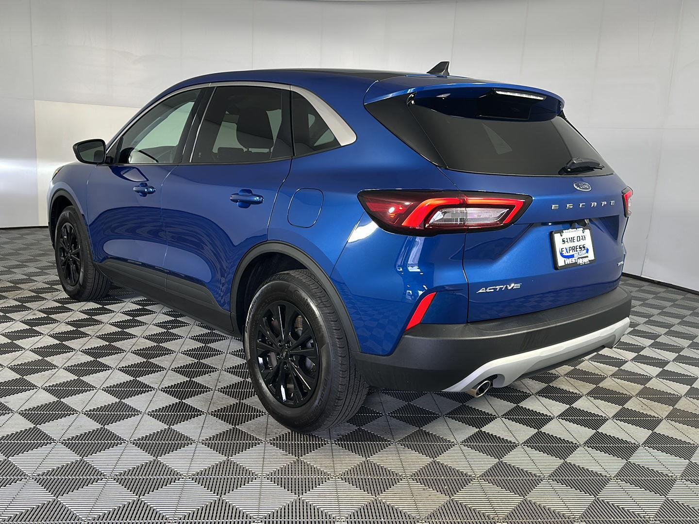 Used 2023 Atlas Blue Ford Active image 5