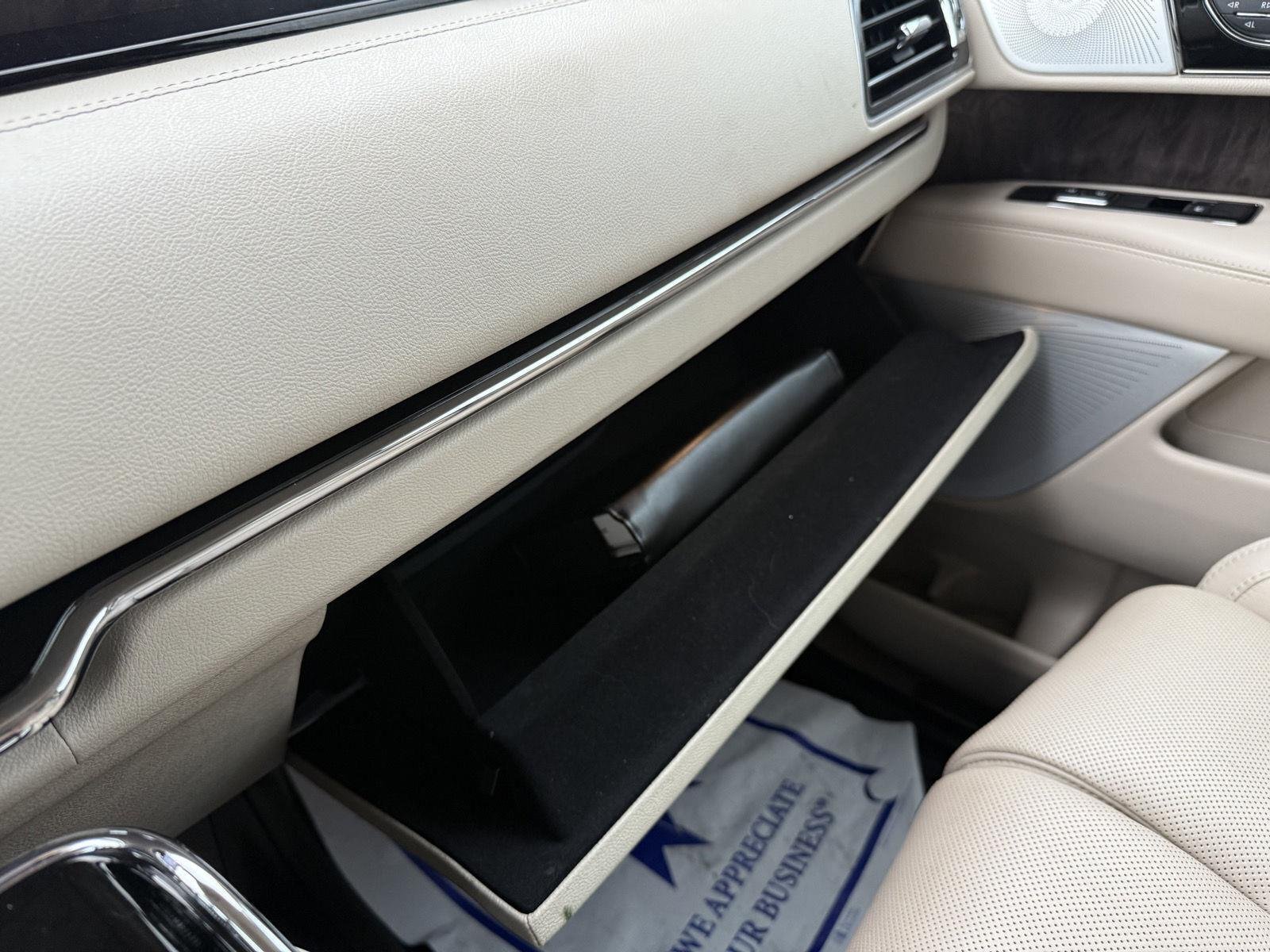 Used 2020 Ceramic Pearl Lincoln Reserve image 27