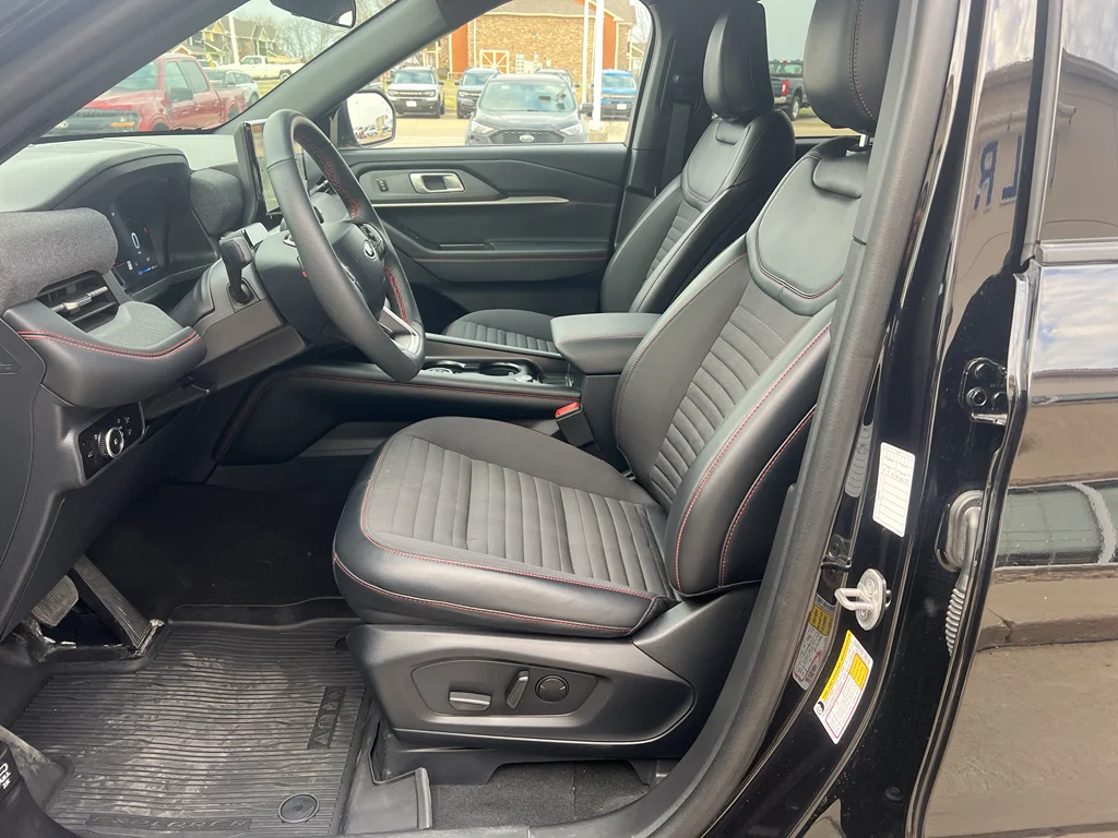 2025 Ford Explorer ST-LINE - Photo 12