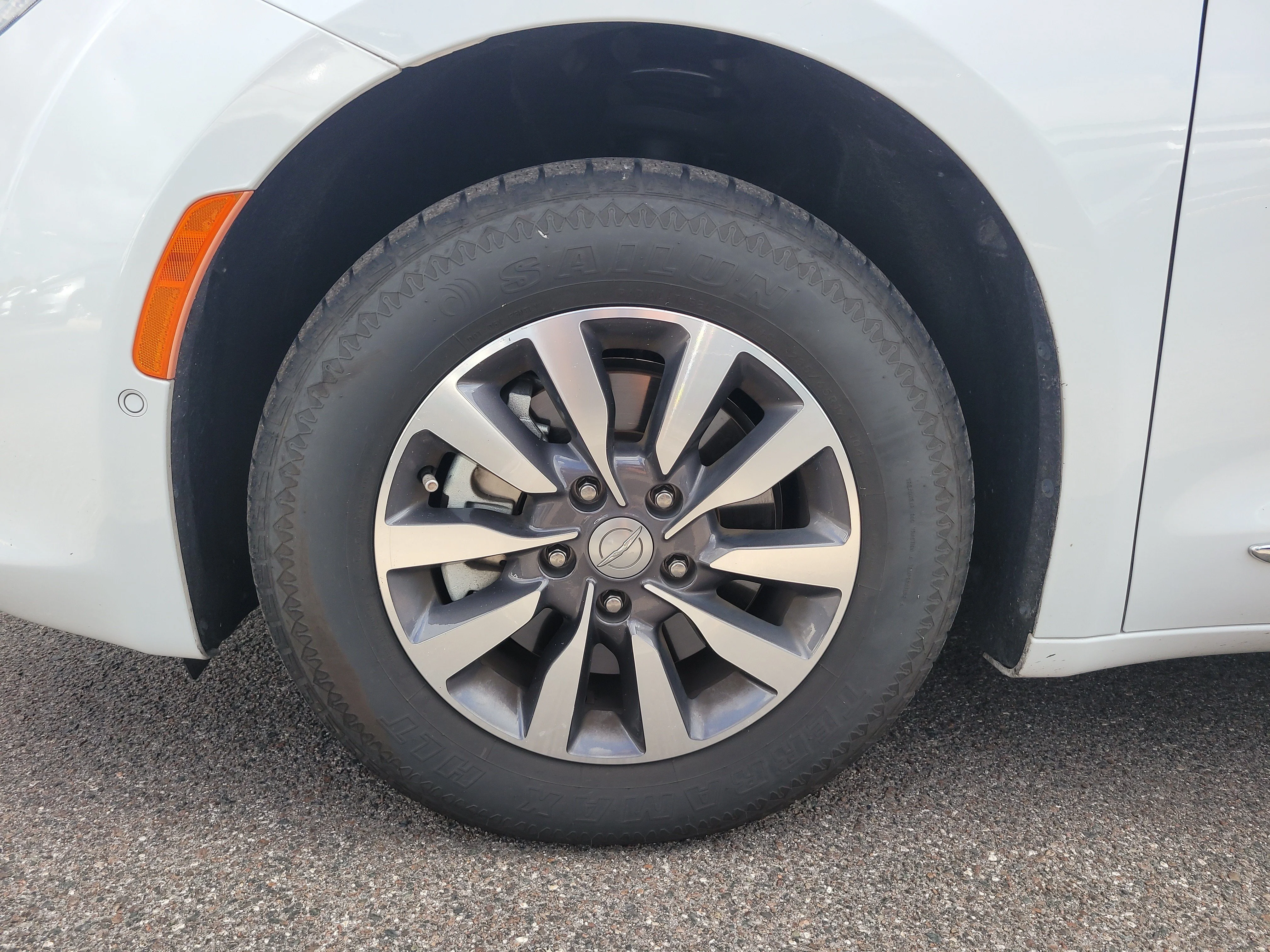 Used 2020 Bright White Clearcoat Chrysler Touring L Plus image 9