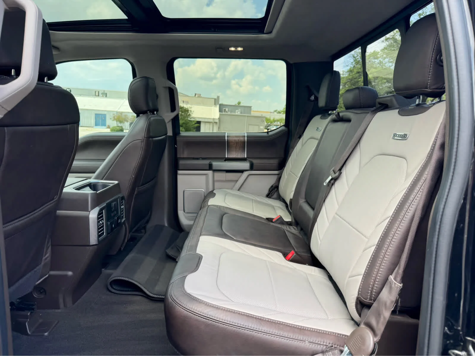 Used 2019  Ford Limited image 12