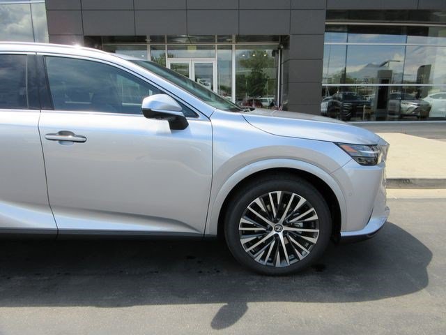 New 2026 Iridium Lexus PREMIUM PLUS image 13