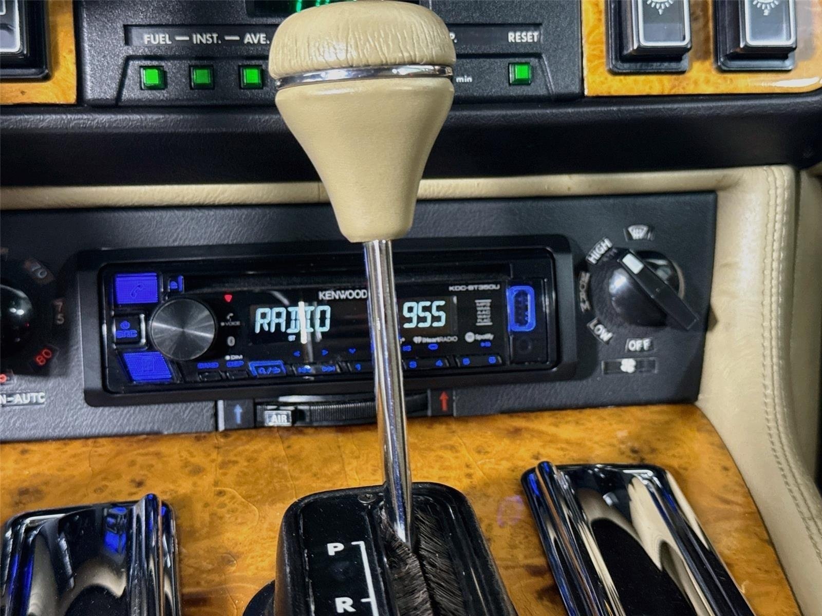 Used 1991 White Jaguar V12 image 15