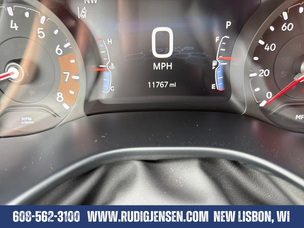 Used 2025 White Jeep Limited image 16