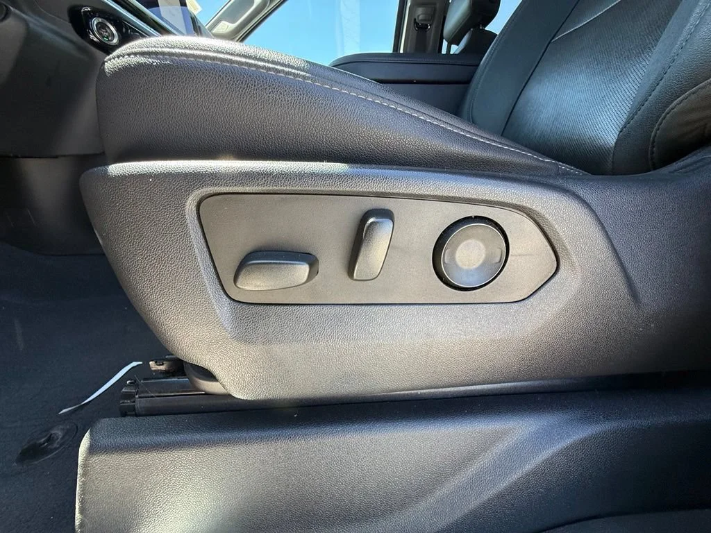 Used 2022 Summit White Chevrolet LTZ image 36