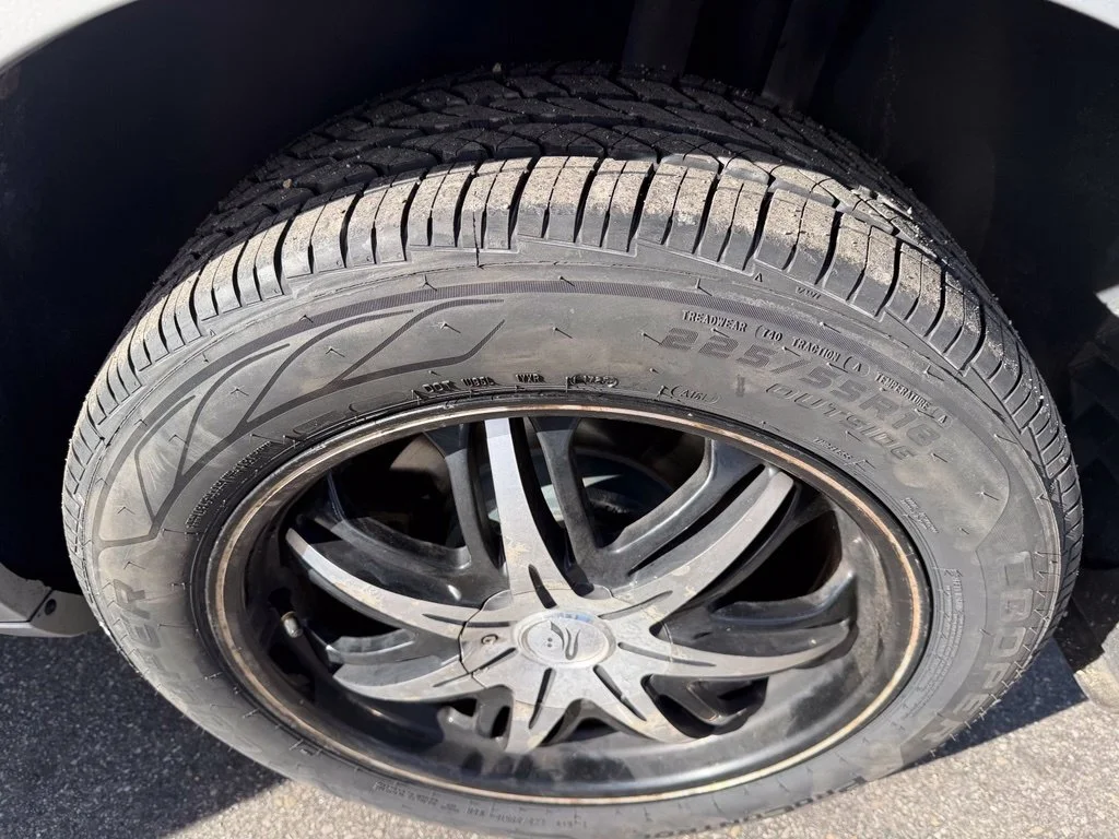 Used 2006 Silver Chrysler Base image 21