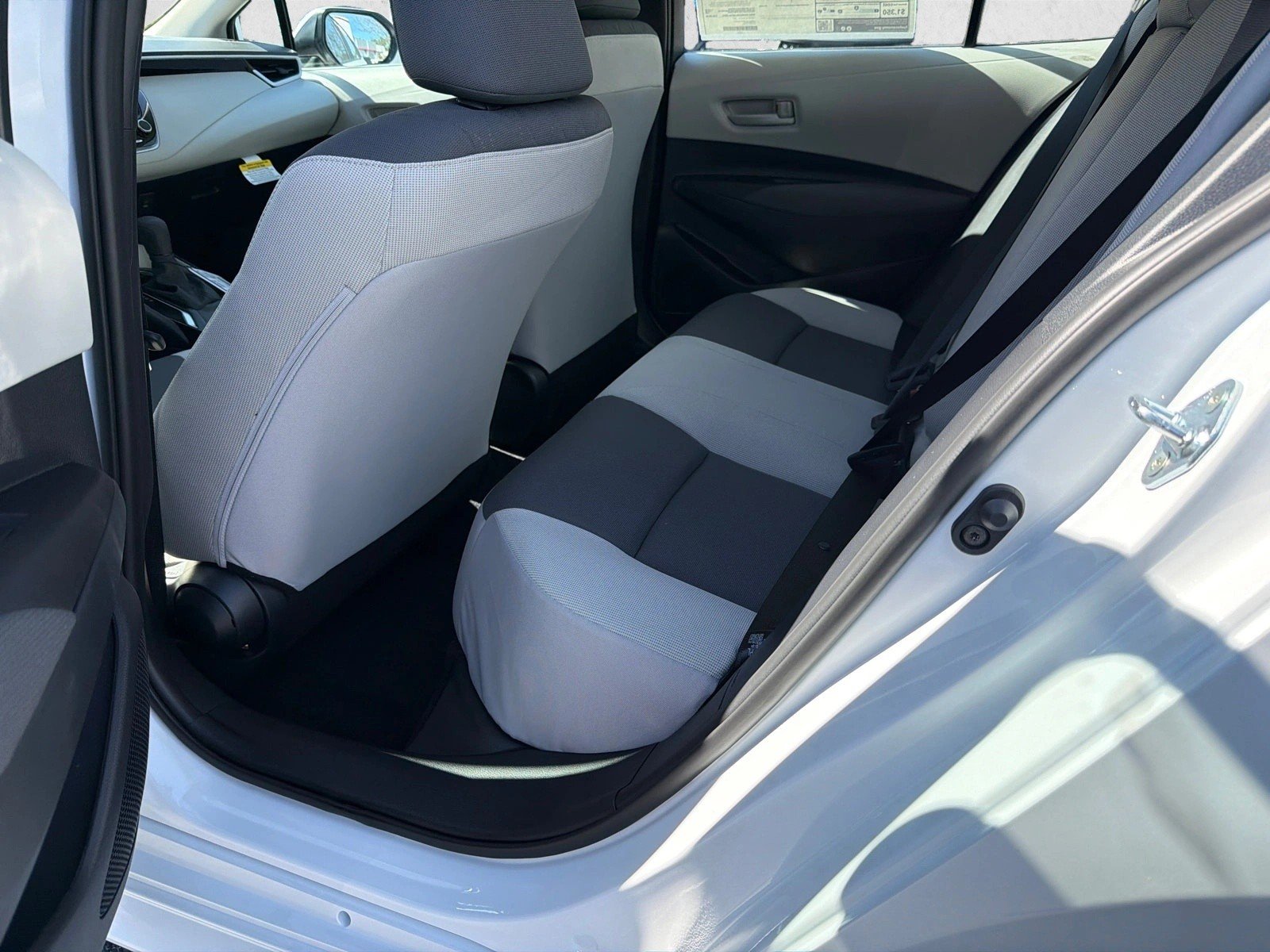 New 2027 Wind Chill Pearl Toyota LE image 20