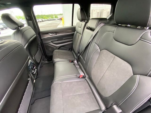 New 2026 Bright White Clear-Coat Exterior Paint Jeep Altitude image 14