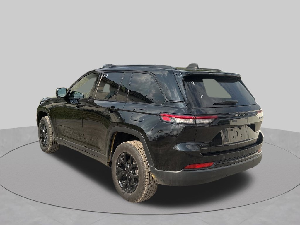 Used 2024 Black Jeep Altitude image 31