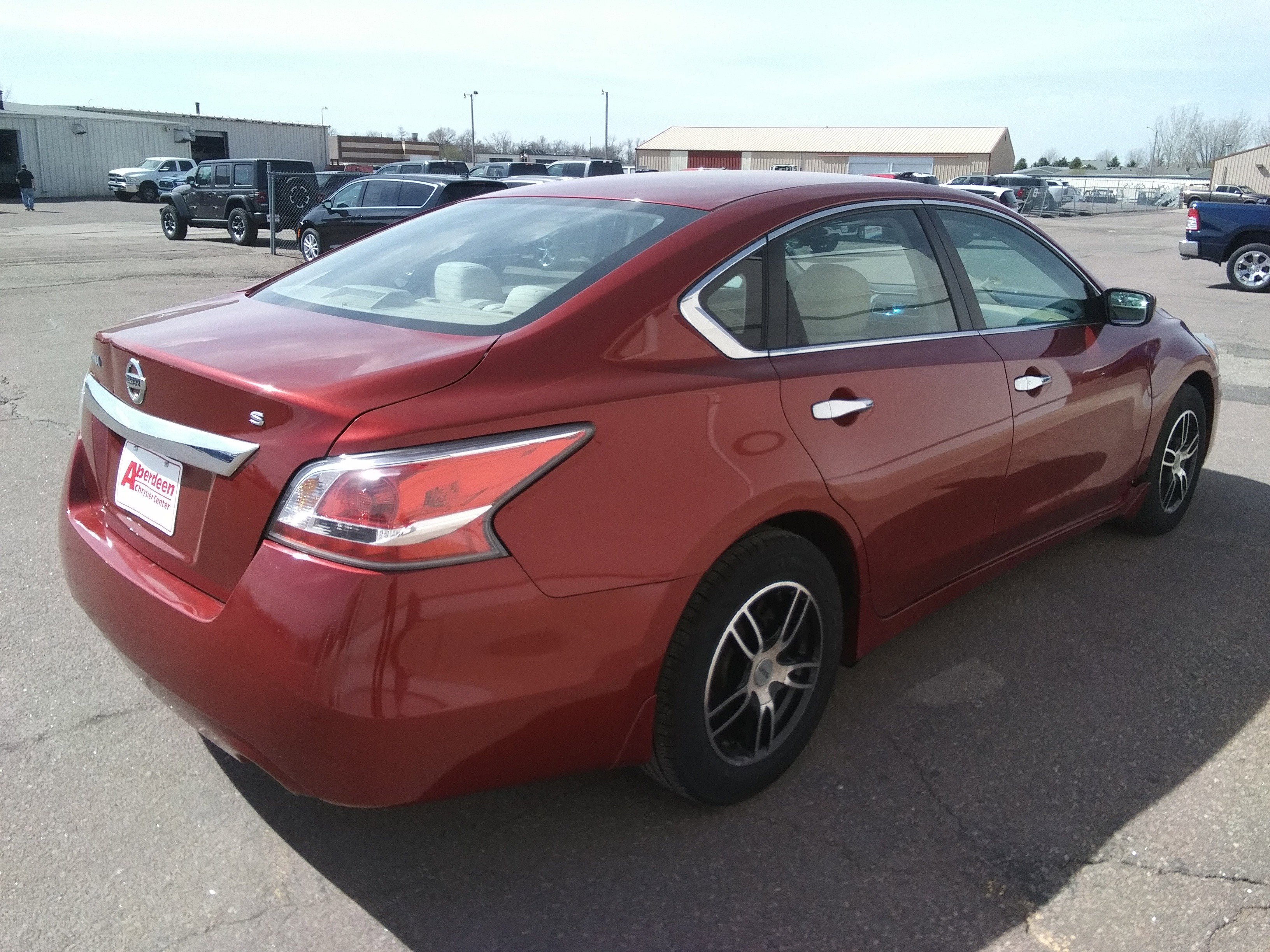 Used 2015 Red Nissan 2.5 S image 5