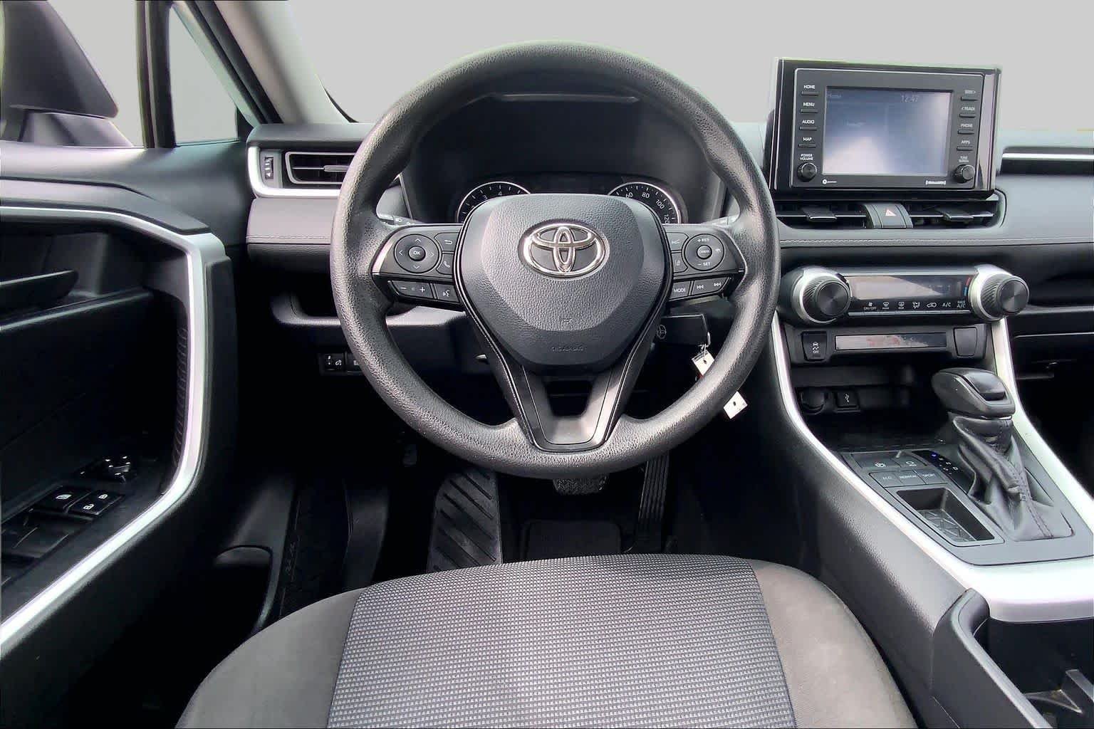 Used 2022 White Toyota LE image 6