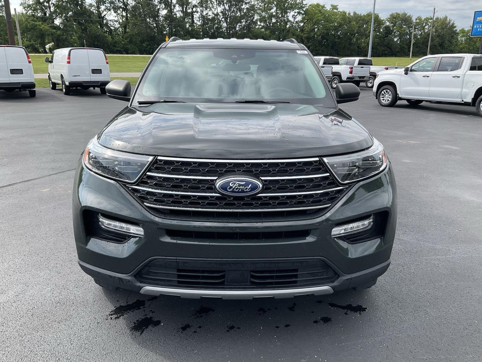 Used 2023 GRAY FORD XLT 4WD image 2