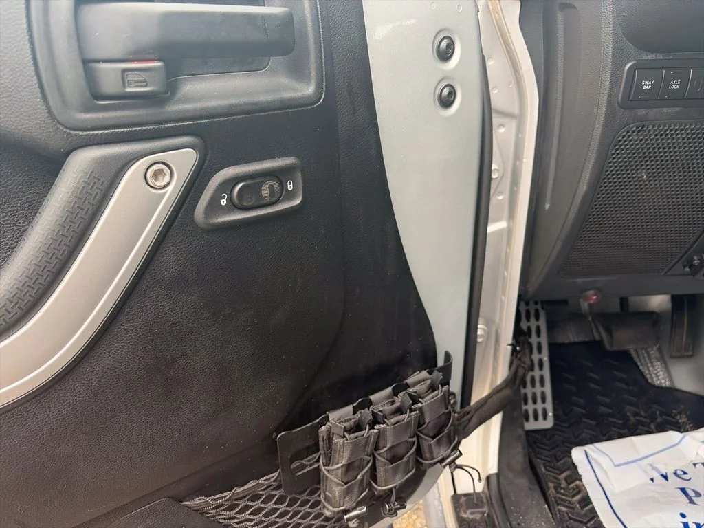 Used 2011 Silver Jeep Unlimited Rubicon image 18