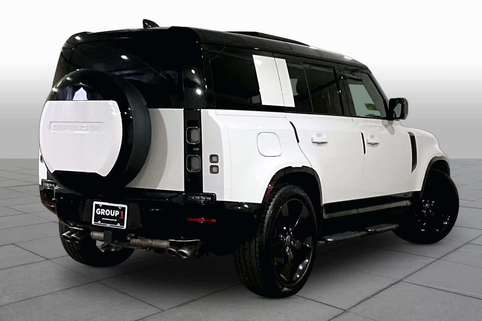 Used 2025 Fuji White Land Rover V8 image 12