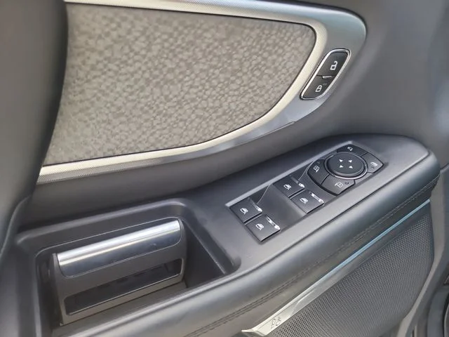 New 2025 White Metallic Ford Tremor image 21