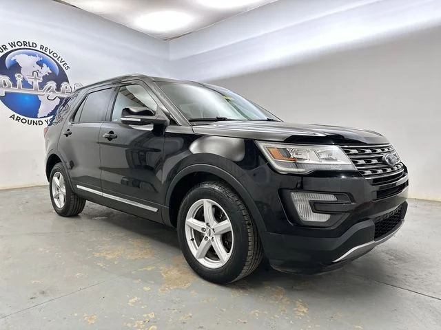 Used 2017 Black Ford XLT image 12