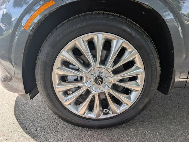 Used 2020 Graphite Hyundai Limited image 7