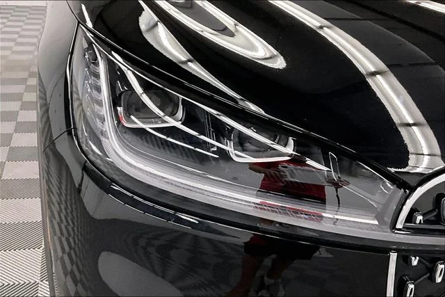 Used 2025 Infinite Black Metallic Clearcoat Lincoln Reserve image 33