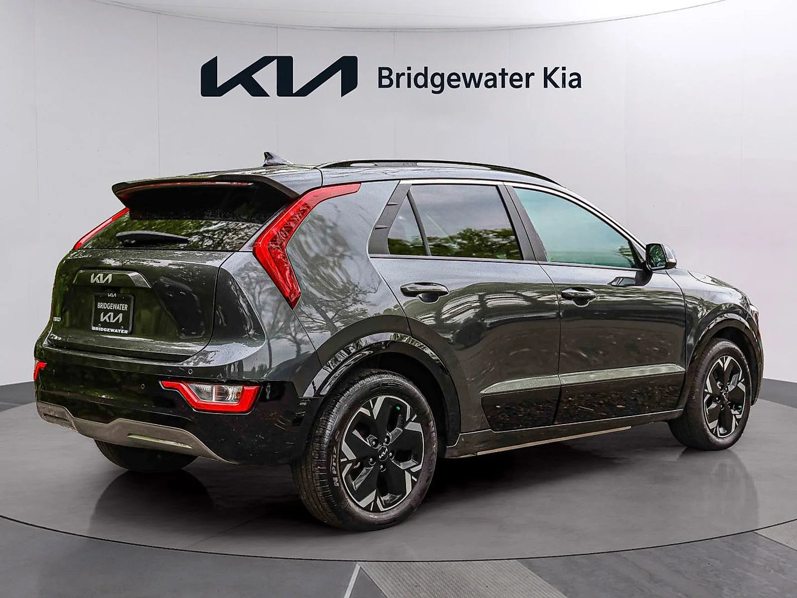 Certified Used 2025 Interstellar Gray Kia Wind image 6