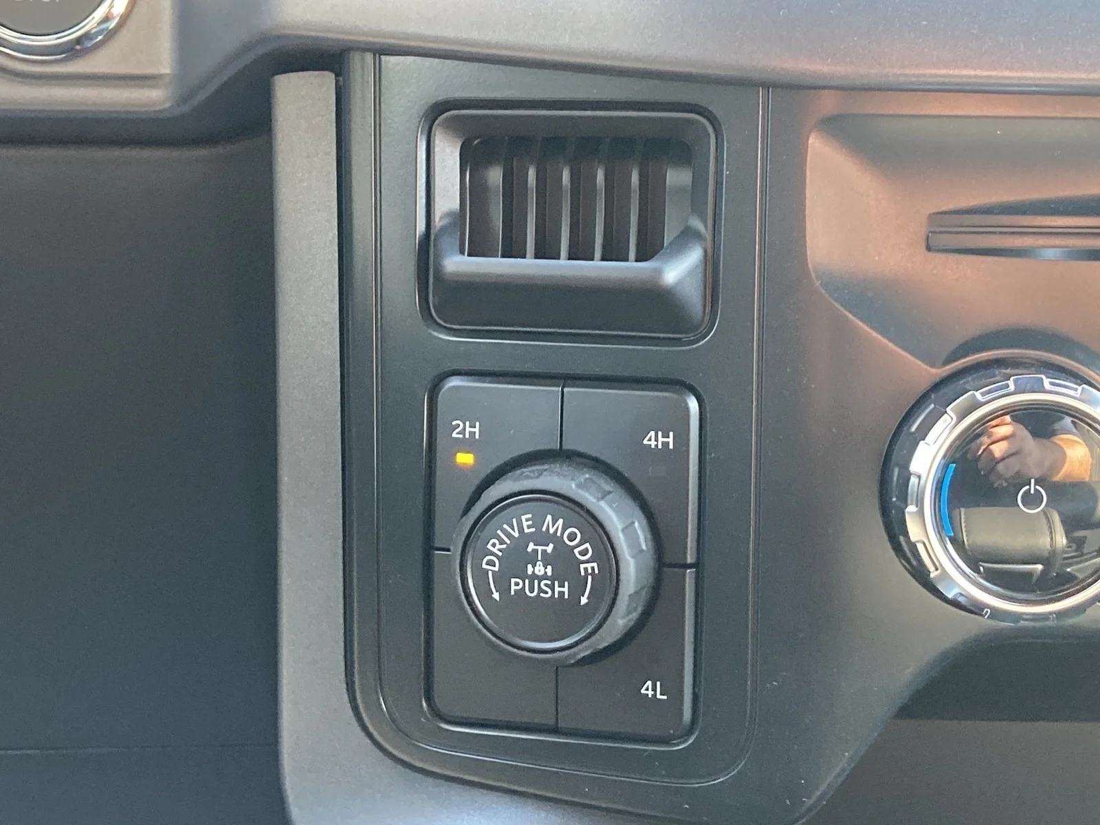 New 2026 Oxford White Ford XLT image 22