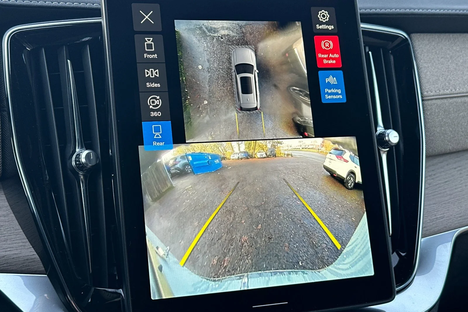 2026 Volvo XC90 Plus - Photo 18