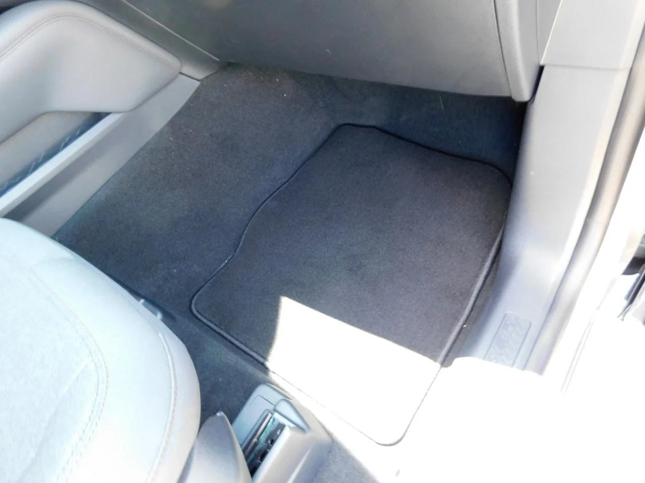 New 2026 Carbonized Gray Metallic Ford Active image 18