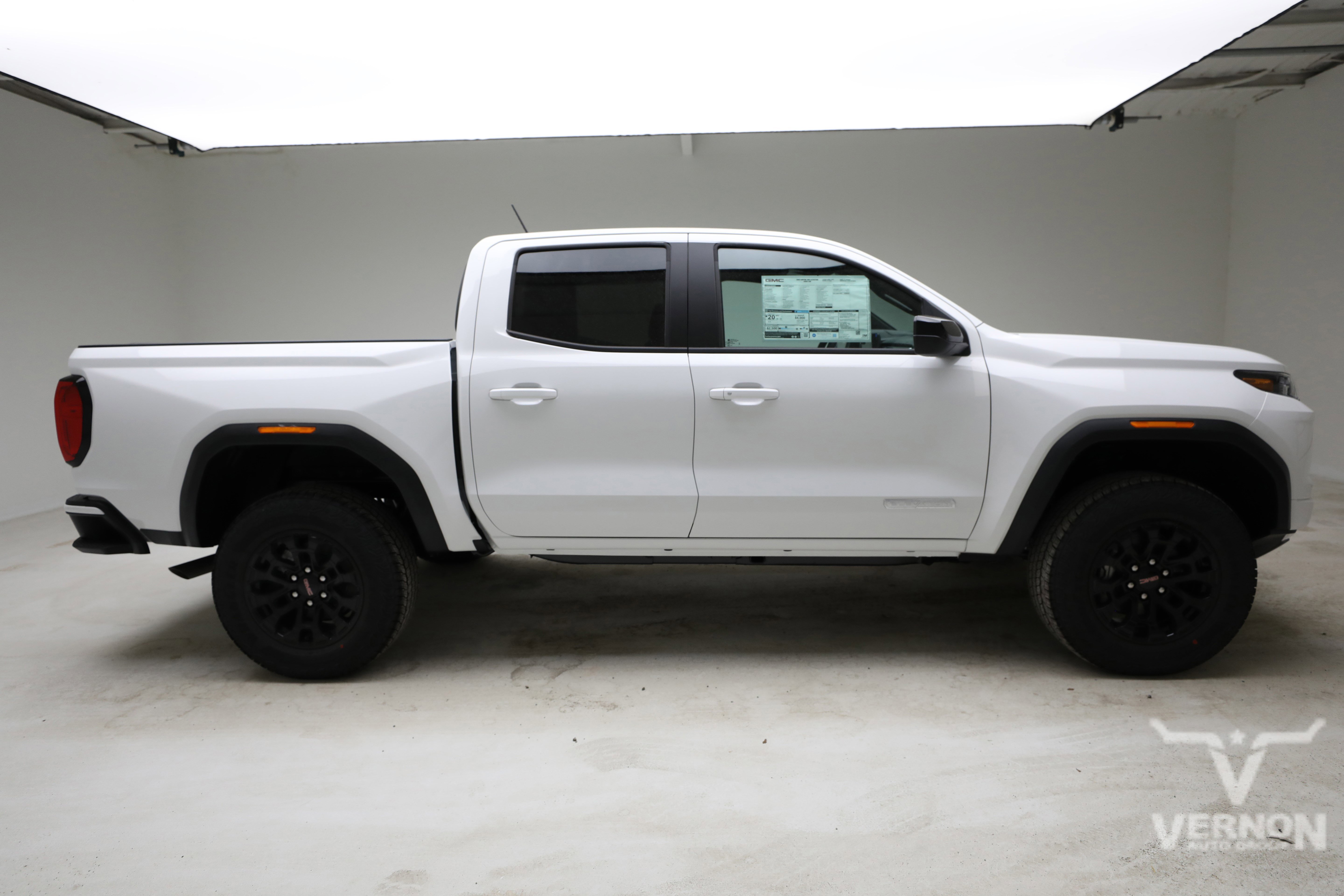 New 2026 Summit White GMC N image 6