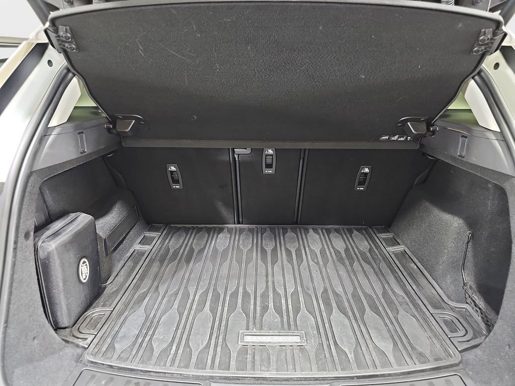 Used 2023 White Land Rover S image 14